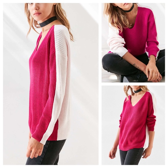 NWT UO Slouchy 90s V-Neck Two-Toned Pink Sweater - Picture 3 of 5